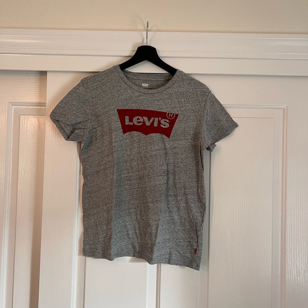 Levi's Heather Gray Tee with Red Graphic